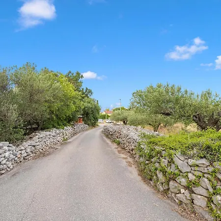 펜션 Amazing In With Wifi 로고즈니차